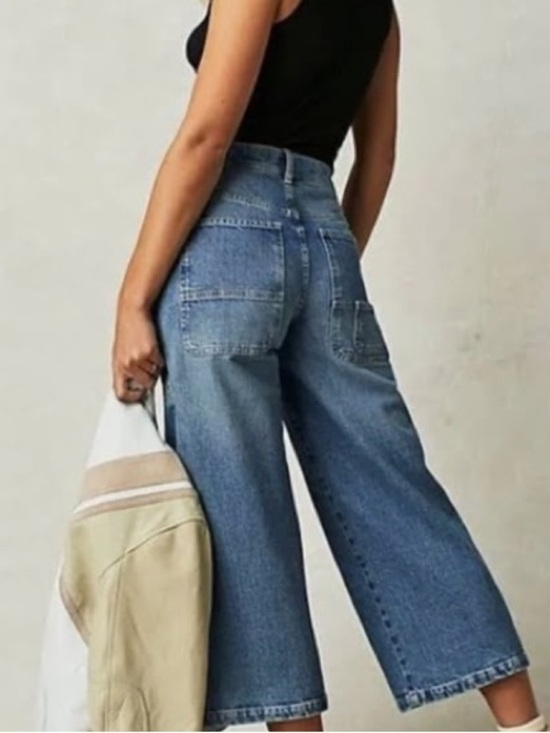 We The Free Denim - EUC We The Free People blue Mid-Rise Crop Wide Leg Jeans patch pockets size M 28